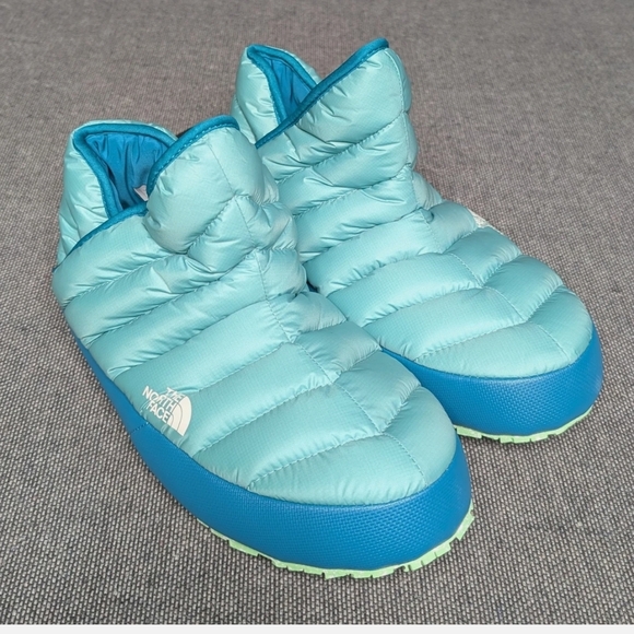 The North Face Shoes - NWT The North Face Blue Traction Thermoball Puffer Bootie Boots 9
